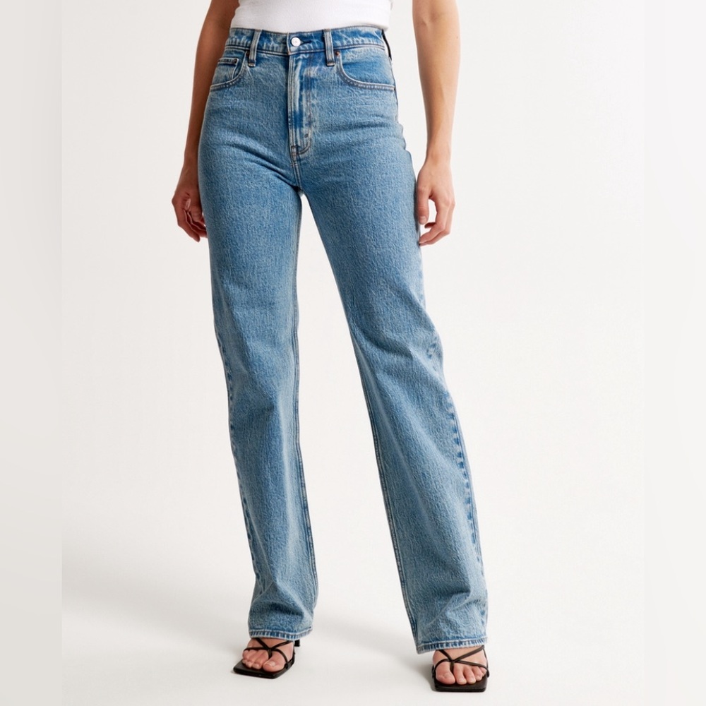 A&F Curve Love 90’s High Rise Relaxed Jean